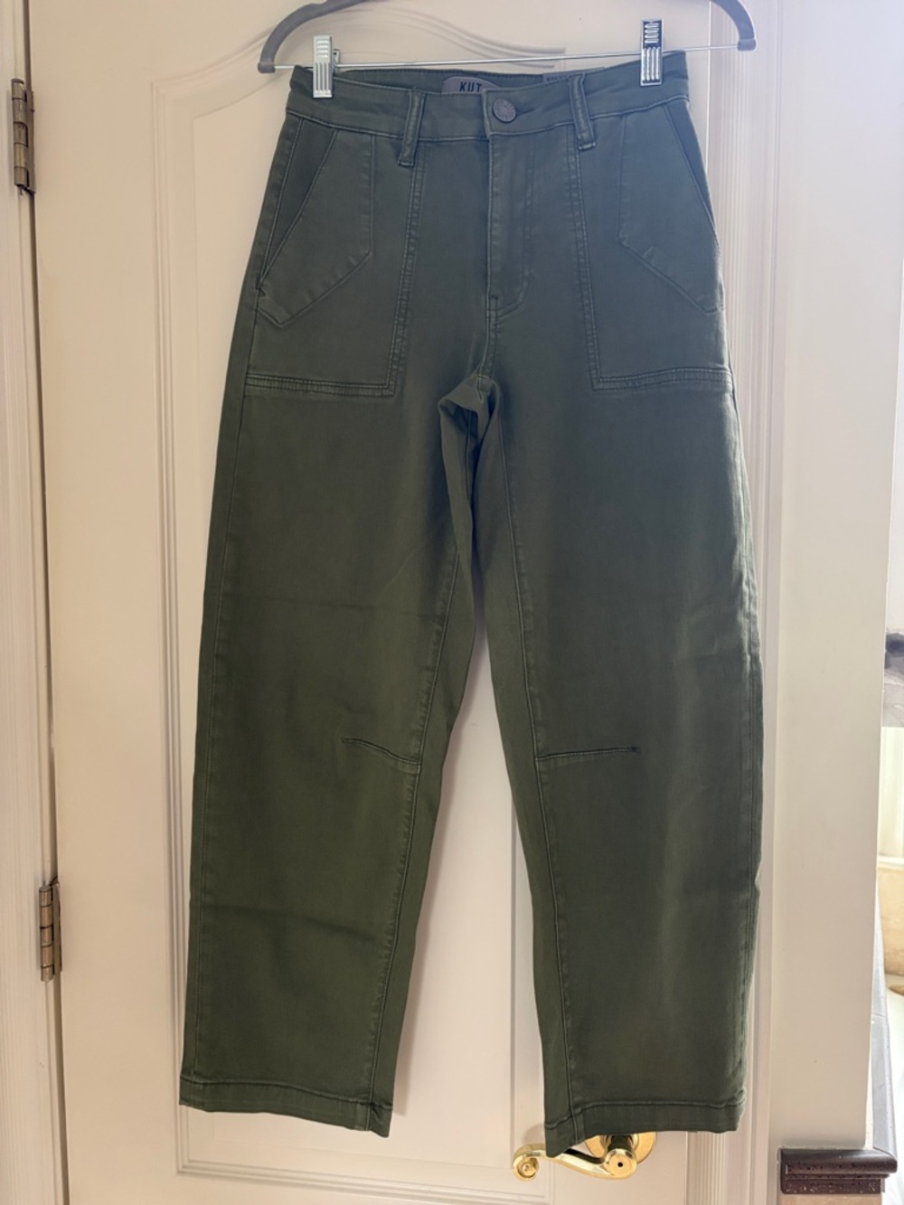 Kut from the Kloth Woman’s Ashton barrel leg Olive Pants Size 00 fits like 2 /4